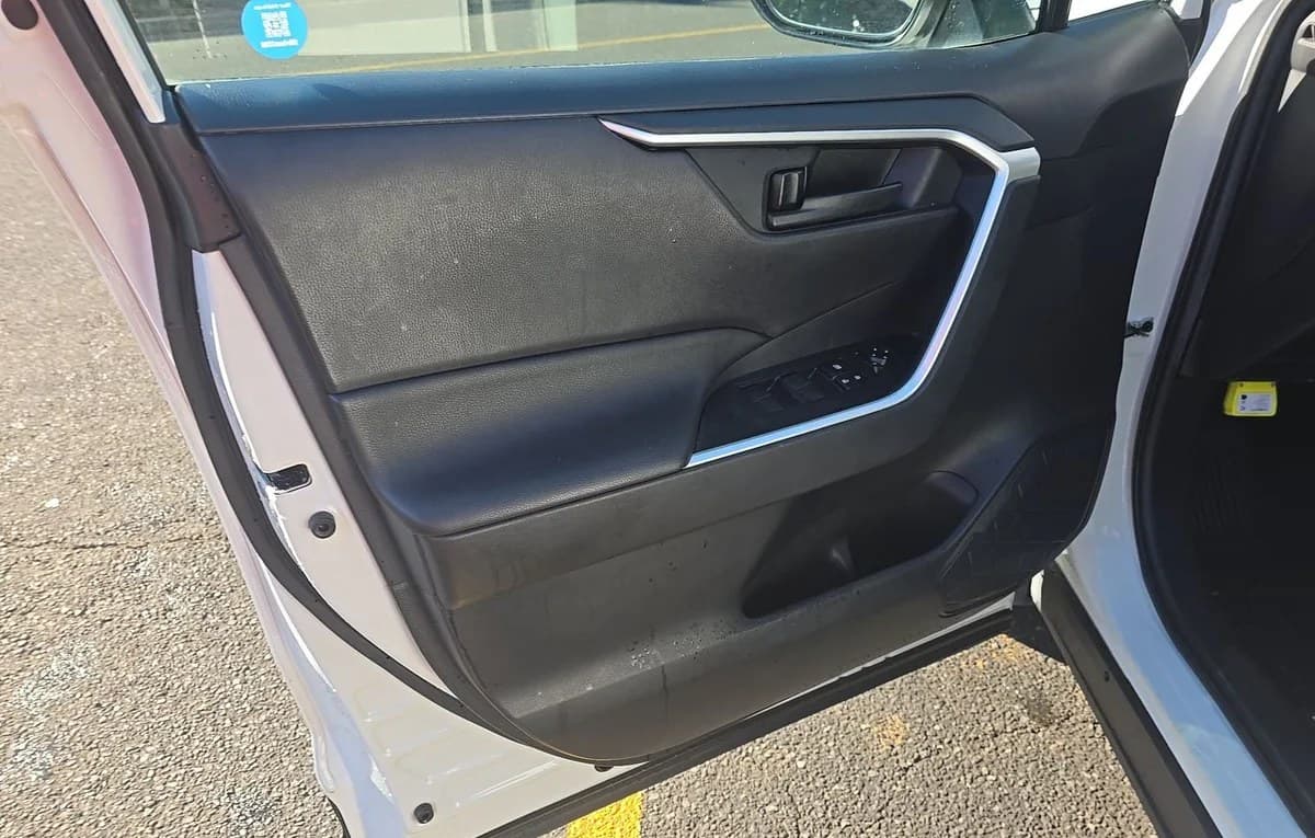2021 TOYOTA RAV4 LE 6