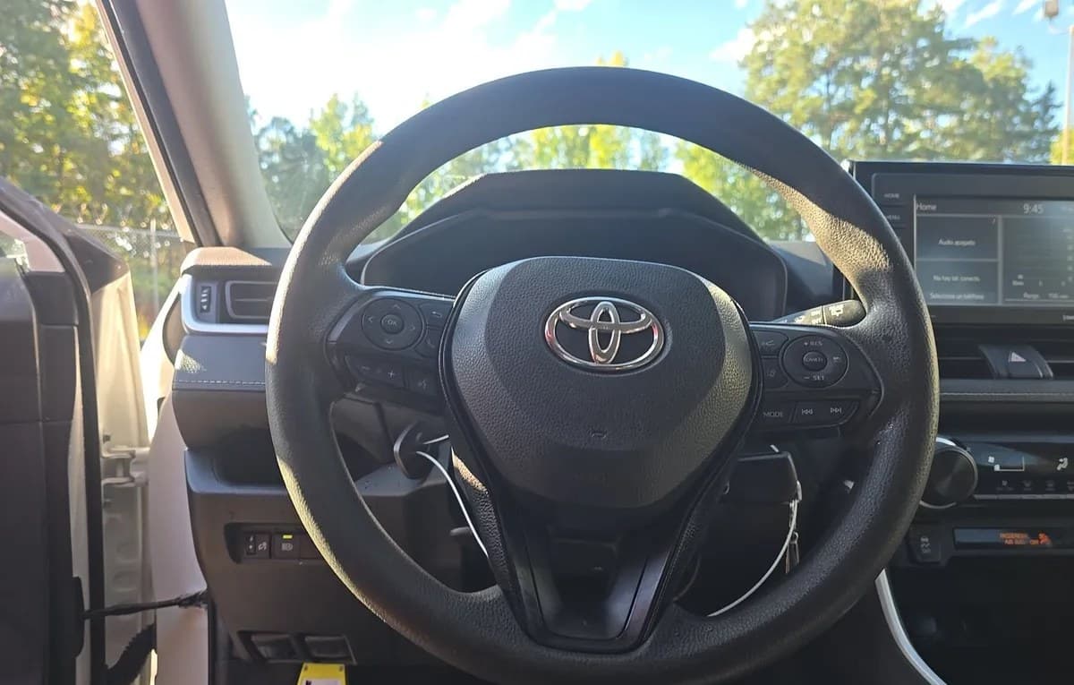 2021 TOYOTA RAV4 LE 7