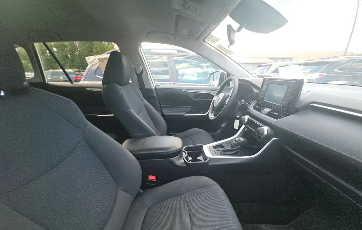 2019 TOYOTA RAV4 LE 5