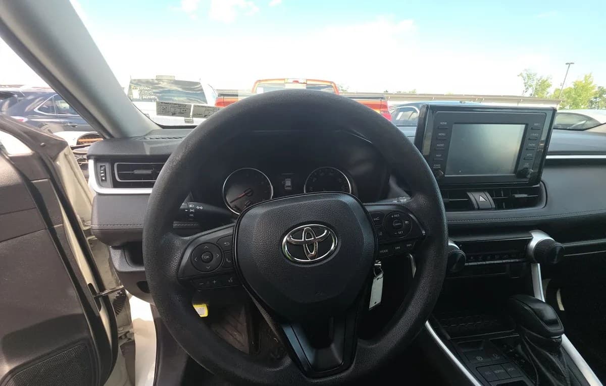 2019 TOYOTA RAV4 LE 7
