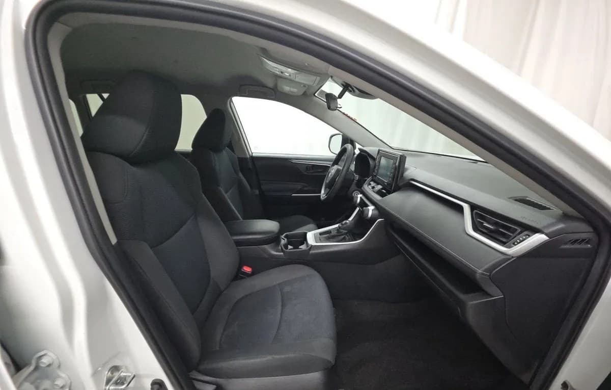 2021 TOYOTA RAV4 LE 5