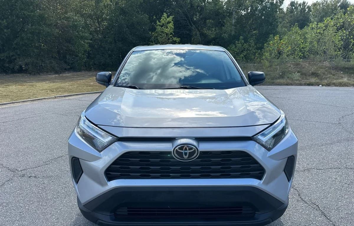 2023 TOYOTA RAV4 LE 3