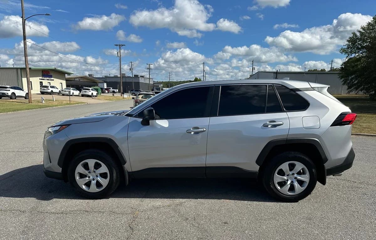 2023 TOYOTA RAV4 LE 5