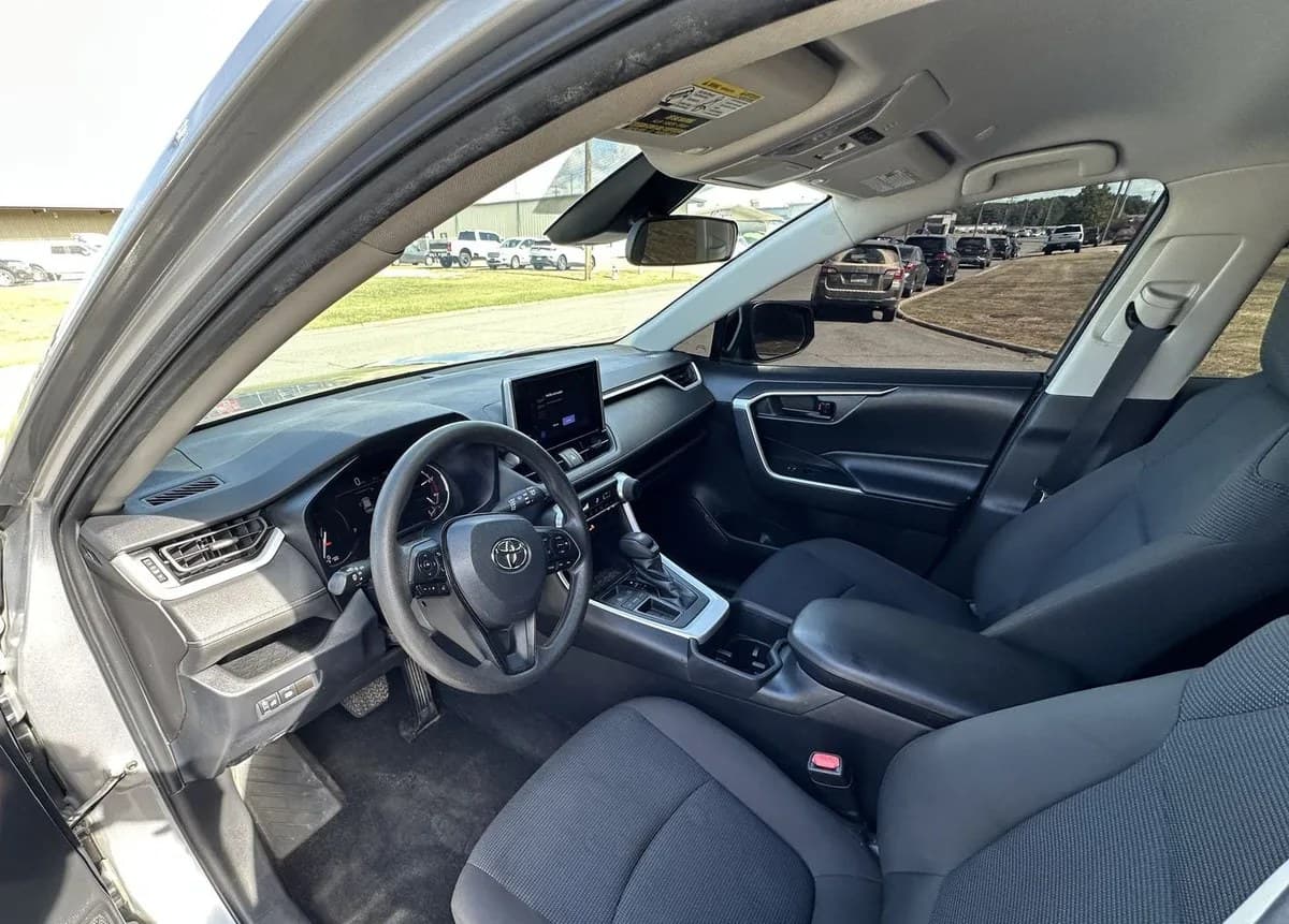 2023 TOYOTA RAV4 LE 7