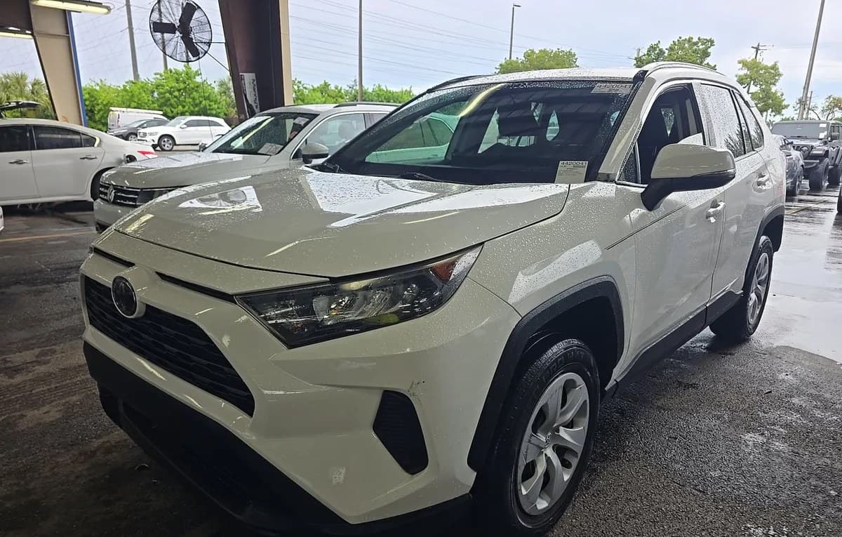 2020 TOYOTA RAV4 LE 2