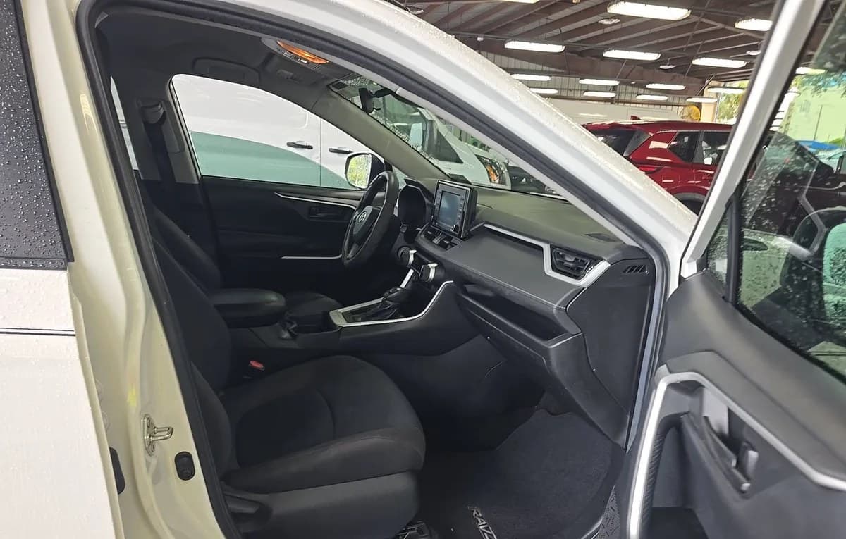 2020 TOYOTA RAV4 LE 5