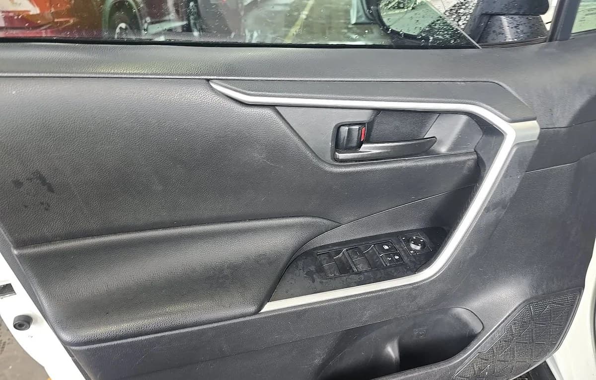 2020 TOYOTA RAV4 LE 6