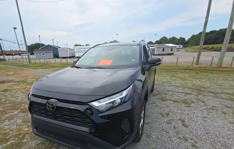 2025 TOYOTA RAV4 XLE
