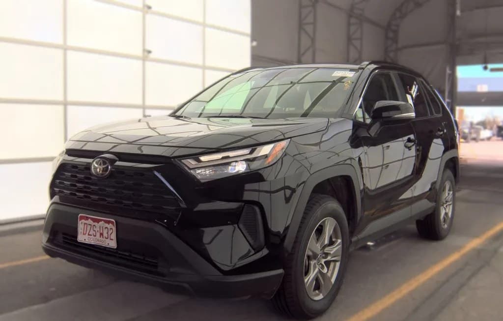2025 TOYOTA RAV4 XLE