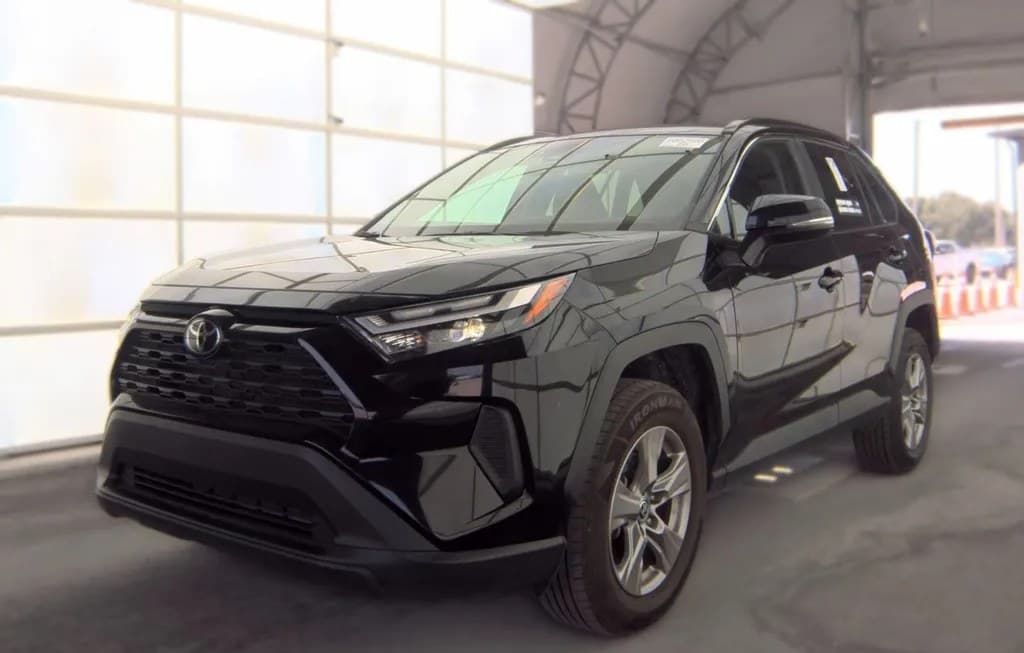2024 TOYOTA RAV4 XLE