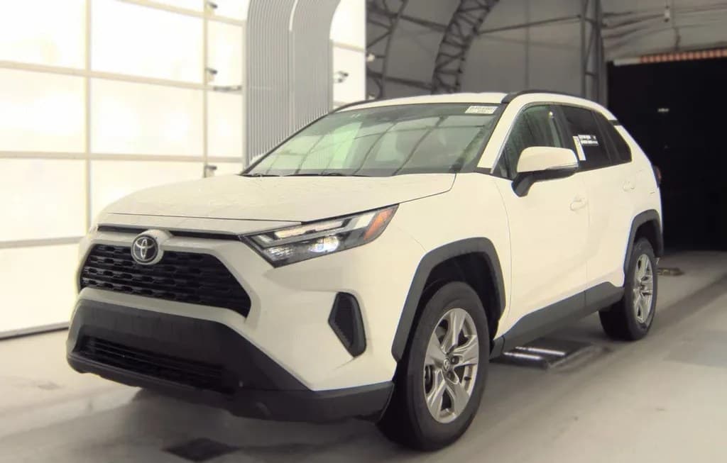 2025 TOYOTA RAV4 XLE