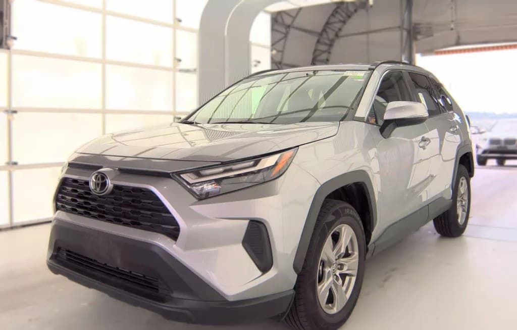 2025 TOYOTA RAV4 XLE