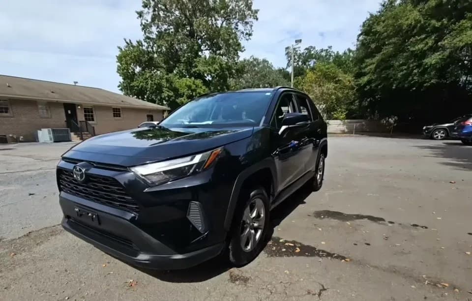 2022 TOYOTA RAV4 XLE