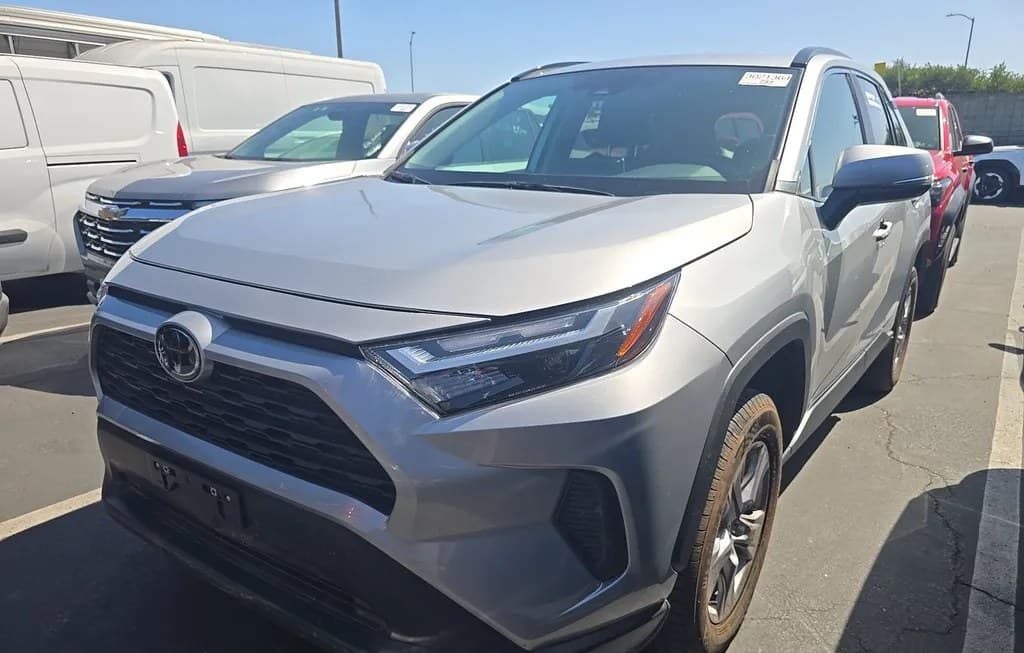 2025 TOYOTA RAV4 XLE