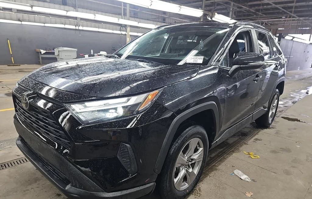 2025 TOYOTA RAV4 XLE