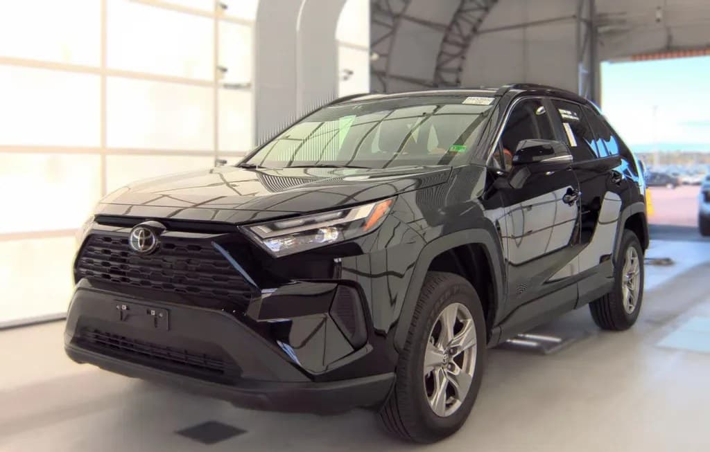 2025 TOYOTA RAV4 XLE