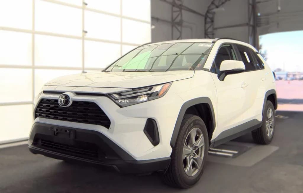 2025 TOYOTA RAV4 XLE