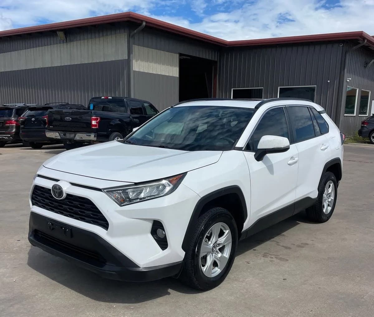 2019 TOYOTA RAV4 XLE 2