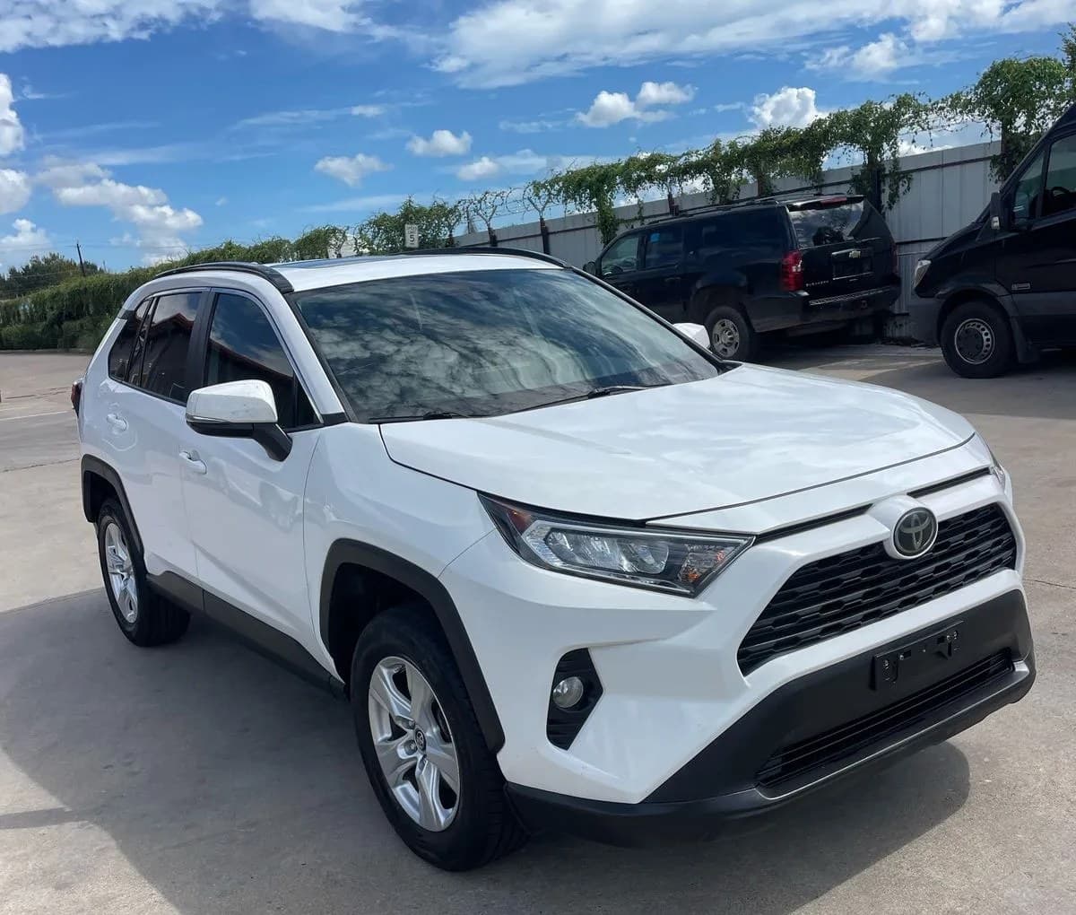2019 TOYOTA RAV4 XLE 4