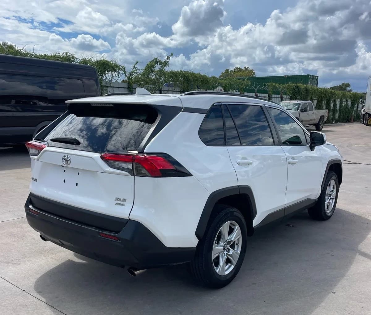 2019 TOYOTA RAV4 XLE 5