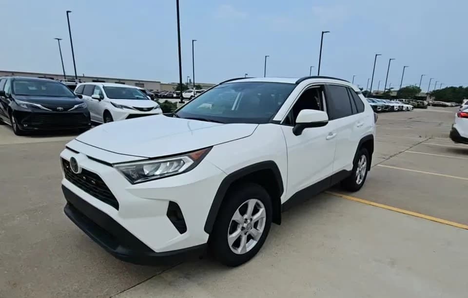 2020 TOYOTA RAV4 XLE 2