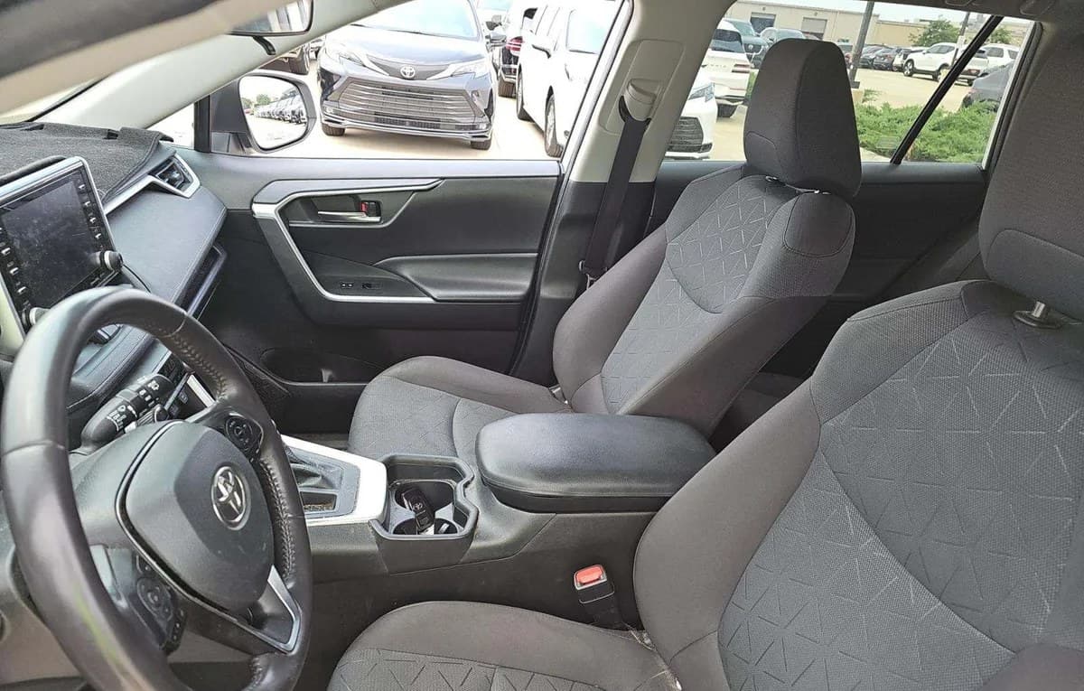 2020 TOYOTA RAV4 XLE 4