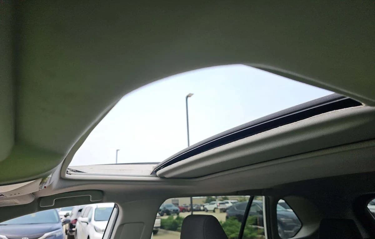 2020 TOYOTA RAV4 XLE 5