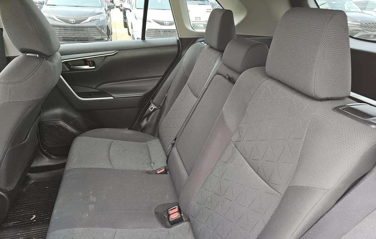 2020 TOYOTA RAV4 XLE 7
