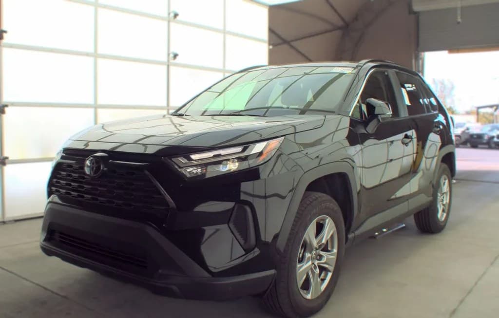 2025 TOYOTA RAV4 XLE