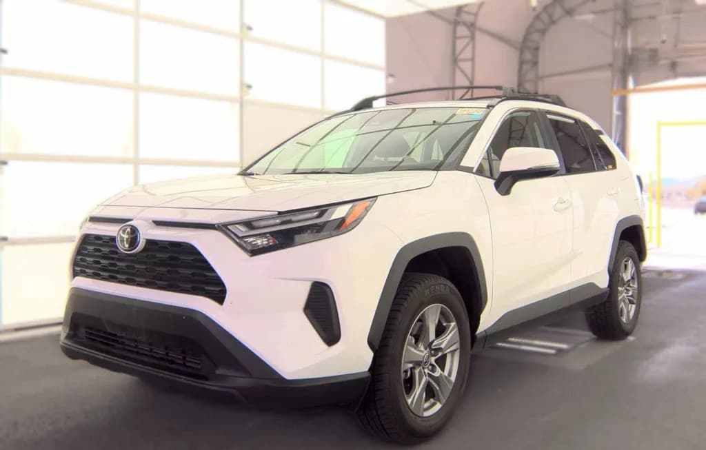 2025 TOYOTA RAV4 XLE