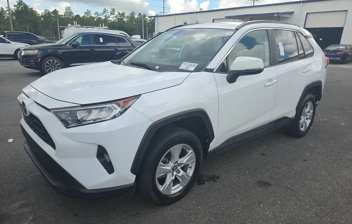 2021 TOYOTA RAV4 XLE 2