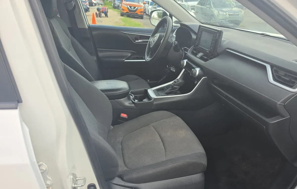 2021 TOYOTA RAV4 XLE 5