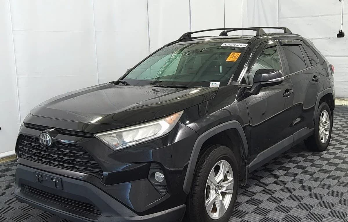 2021 TOYOTA RAV4 XLE 2