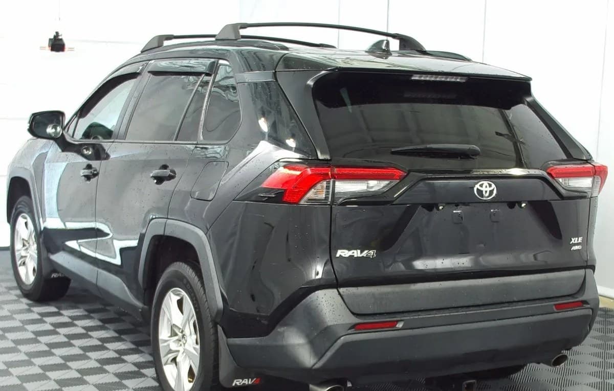 2021 TOYOTA RAV4 XLE 4