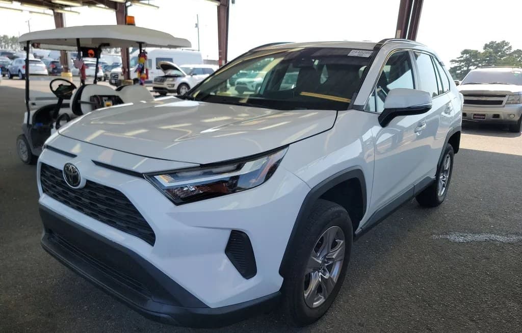 2023 TOYOTA RAV4 XLE