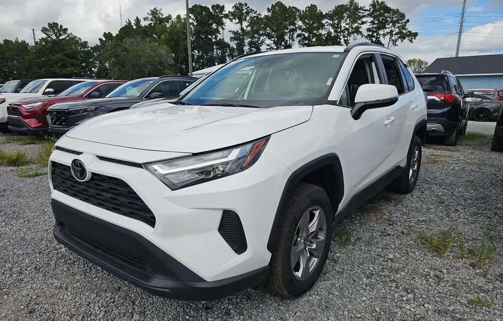 2024 TOYOTA RAV4 XLE