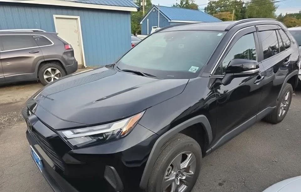 2025 TOYOTA RAV4 XLE