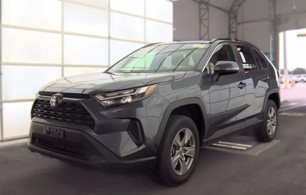 2025 TOYOTA RAV4 XLE