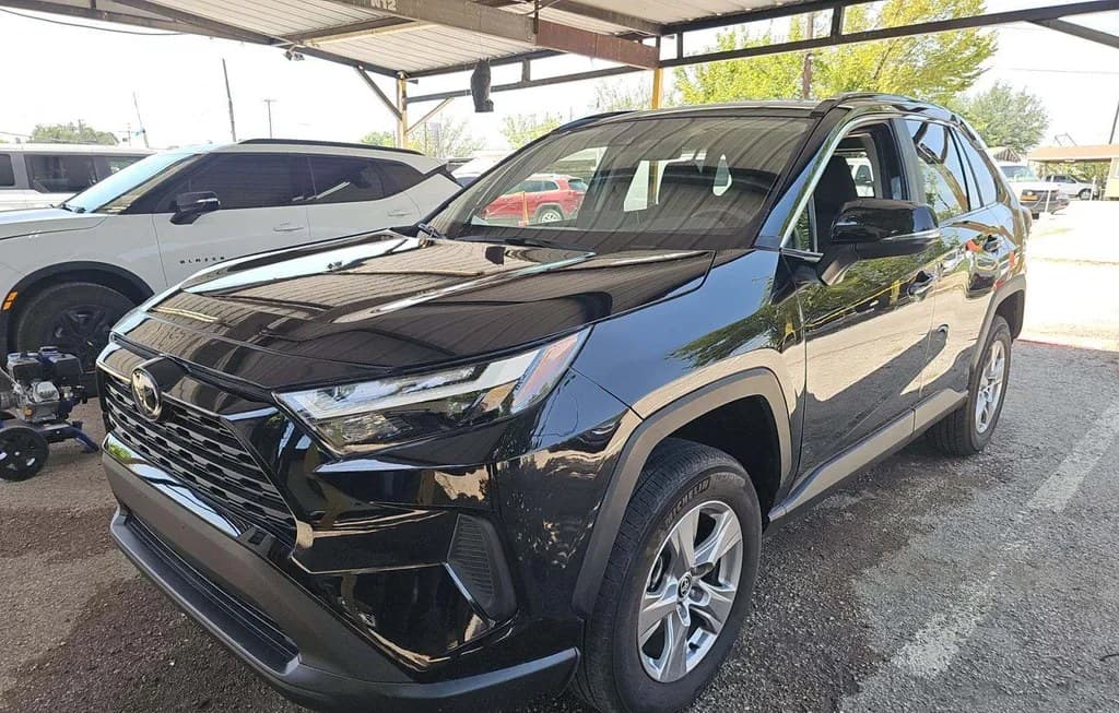 2025 TOYOTA RAV4 XLE