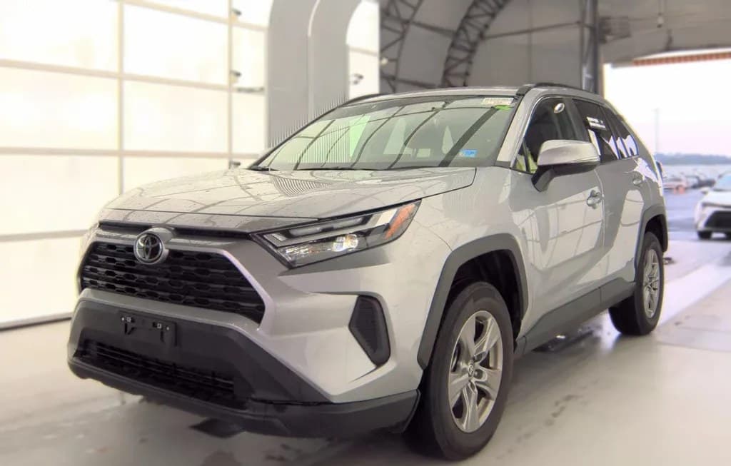2025 TOYOTA RAV4 XLE