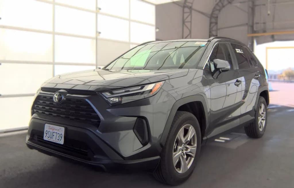 2025 TOYOTA RAV4 XLE