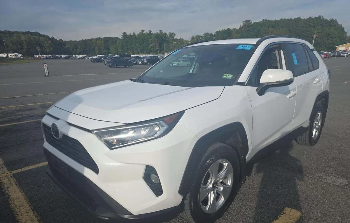 2021 TOYOTA RAV4 XLE 2