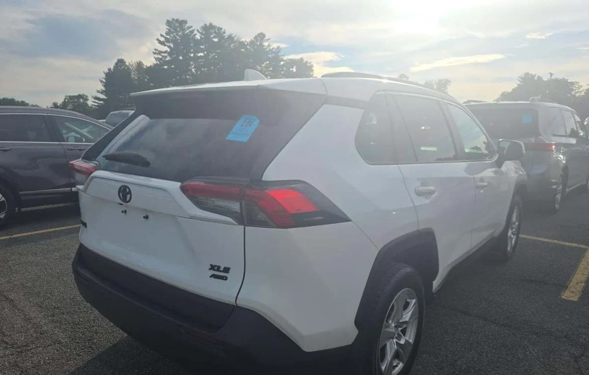 2021 TOYOTA RAV4 XLE 4