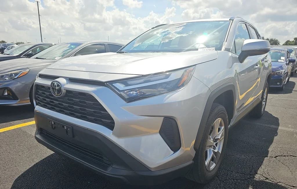 2025 TOYOTA RAV4 XLE