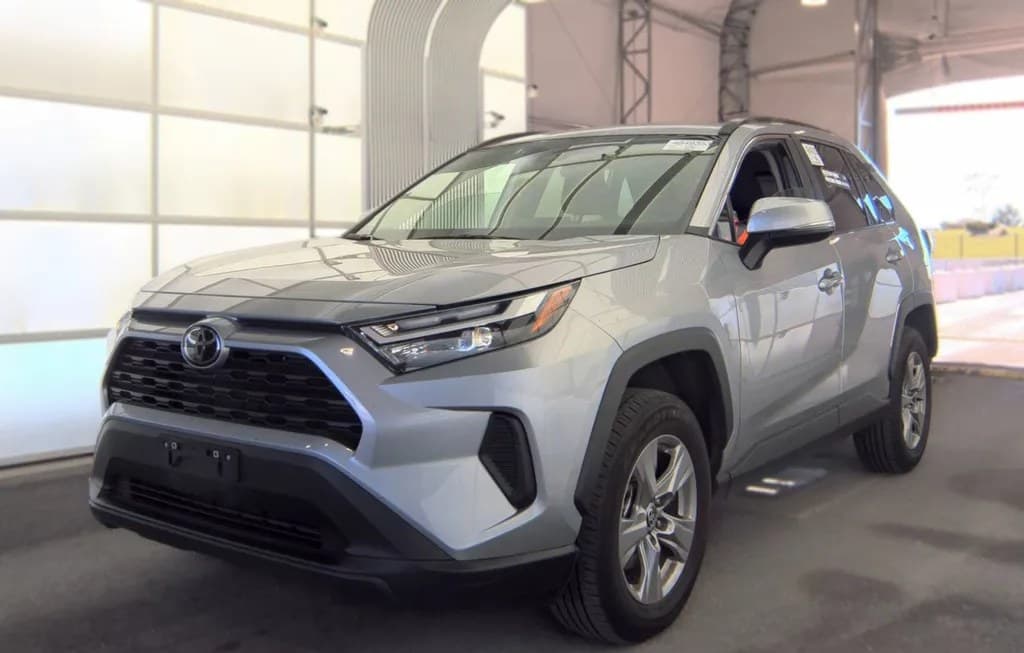 2025 TOYOTA RAV4 XLE