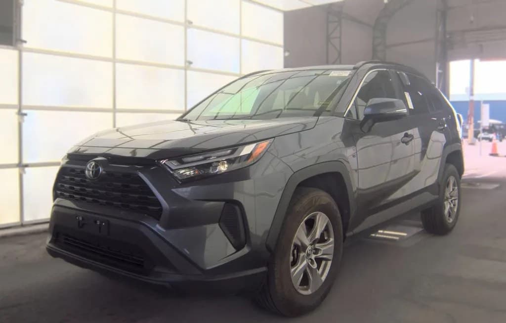 2025 TOYOTA RAV4 XLE