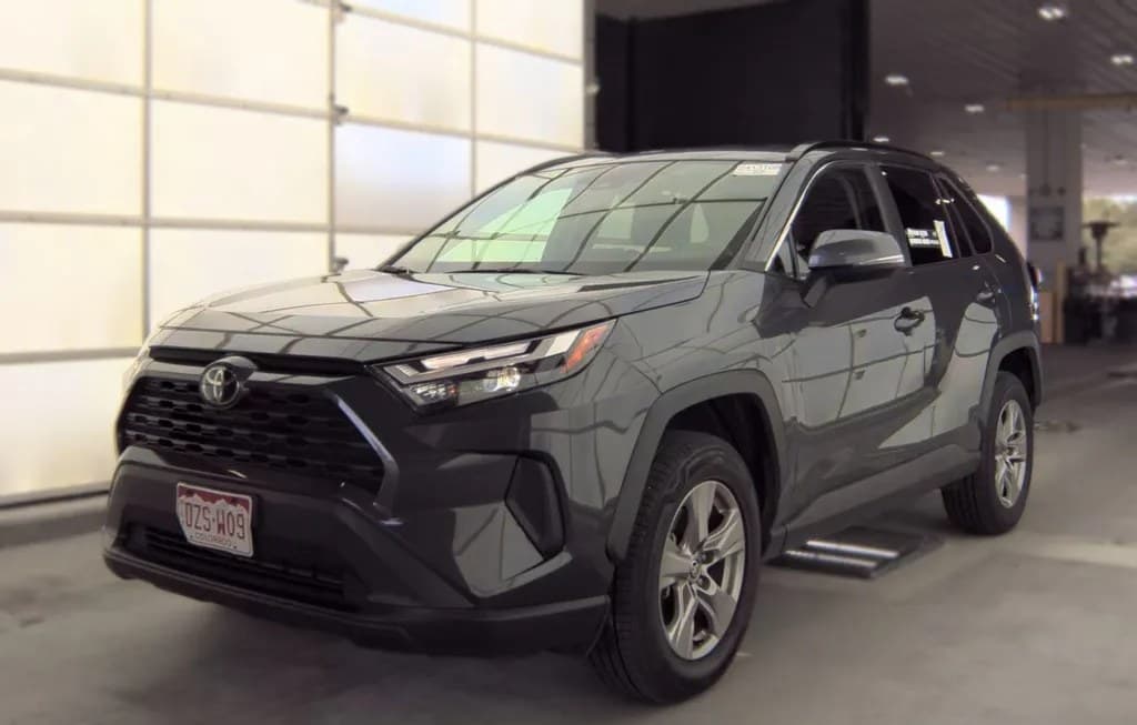 2025 TOYOTA RAV4 XLE