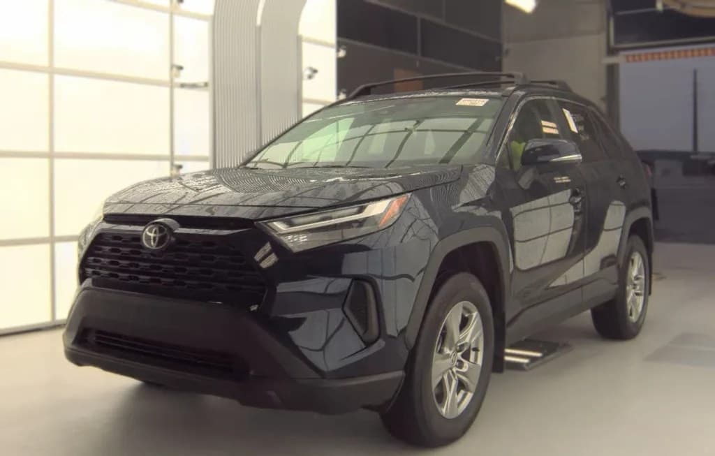 2024 TOYOTA RAV4 XLE