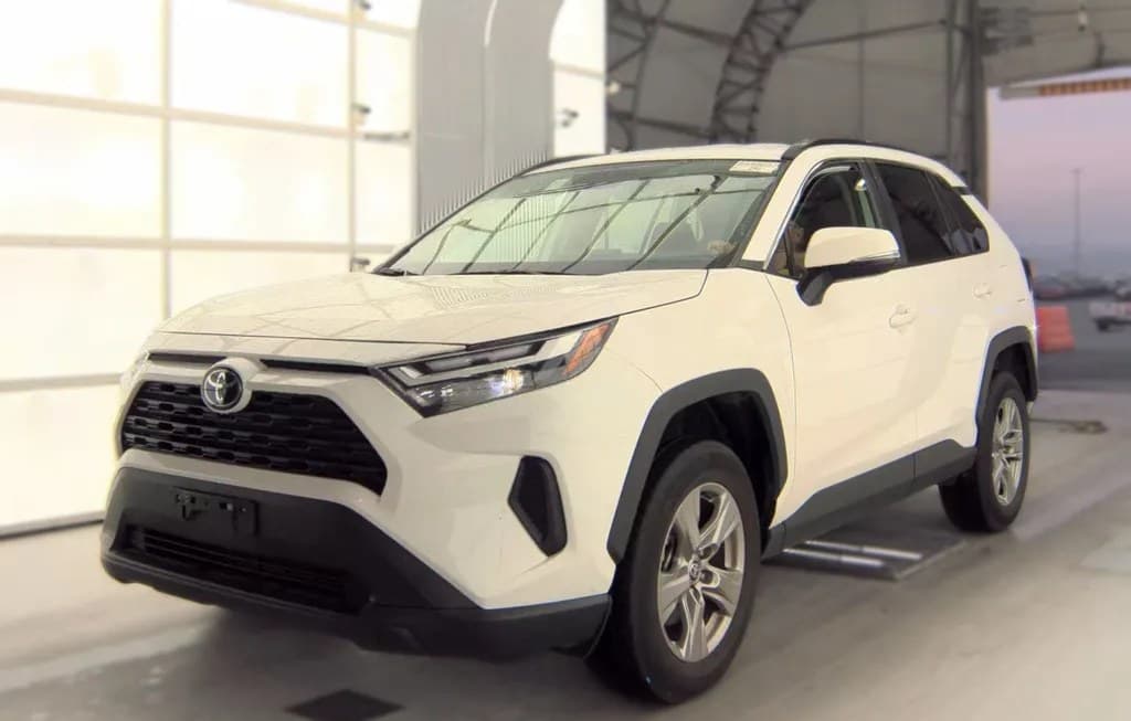 2025 TOYOTA RAV4 XLE