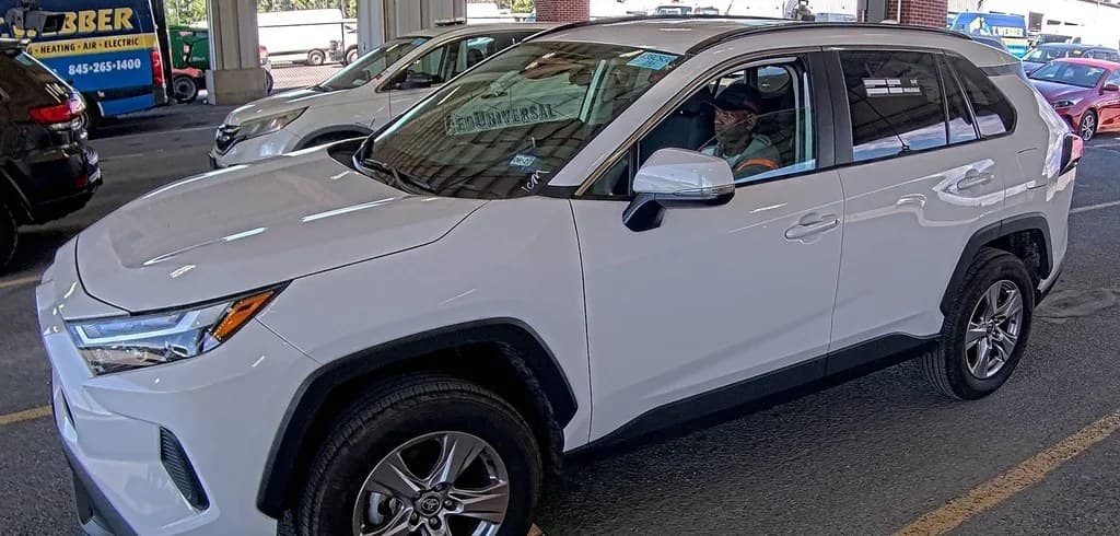 2025 TOYOTA RAV4 XLE